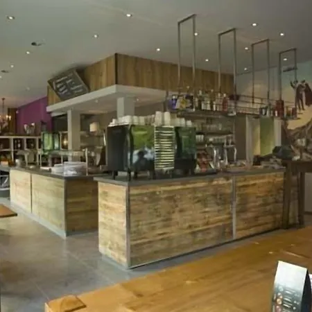 绿洲酒店 3* Moutier