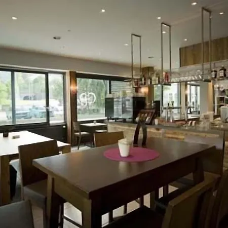 Oasis Hotel 3*